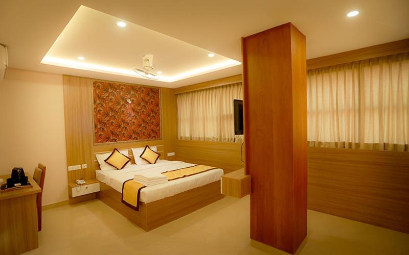 Hotel Emirates Kannangad Exterior photo